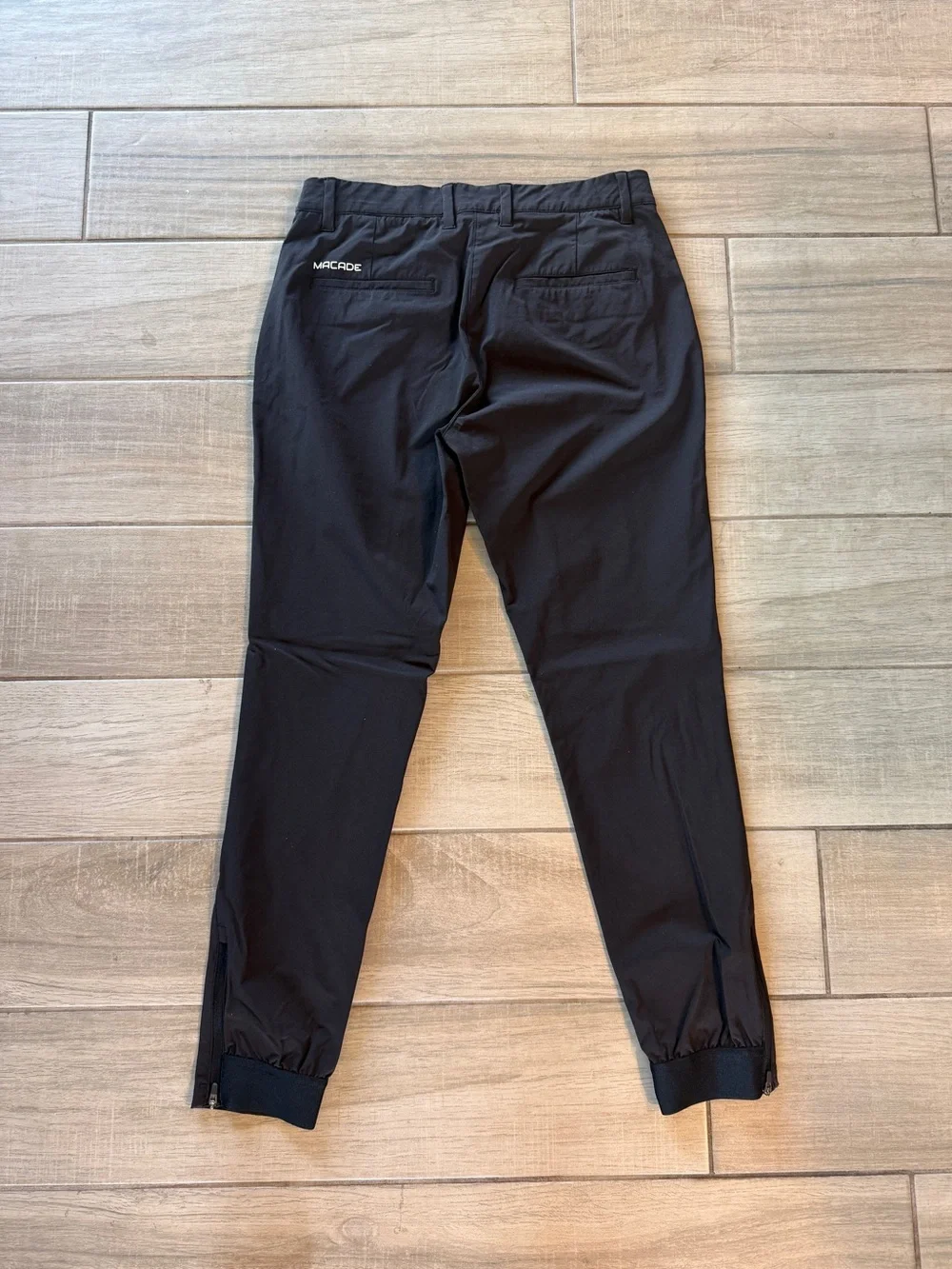 Macade sleek black